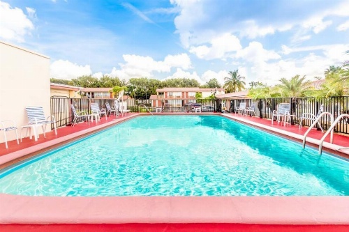 Econo Lodge Inn & Suites image 14